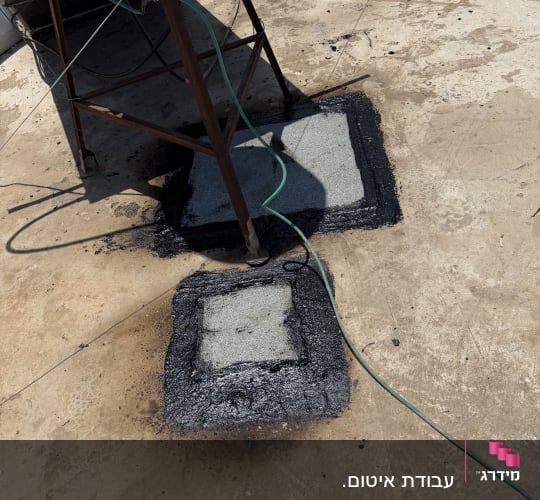 תיקון איטום על גג עם חומר שחור